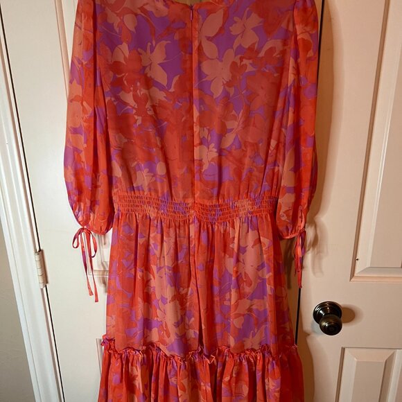 Taylor Floral Dress Size 12 - Picture 2 of 2
